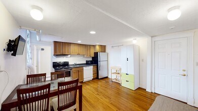 137 Peterborough St, Unit 32 in Boston, MA - Building Photo - Building Photo