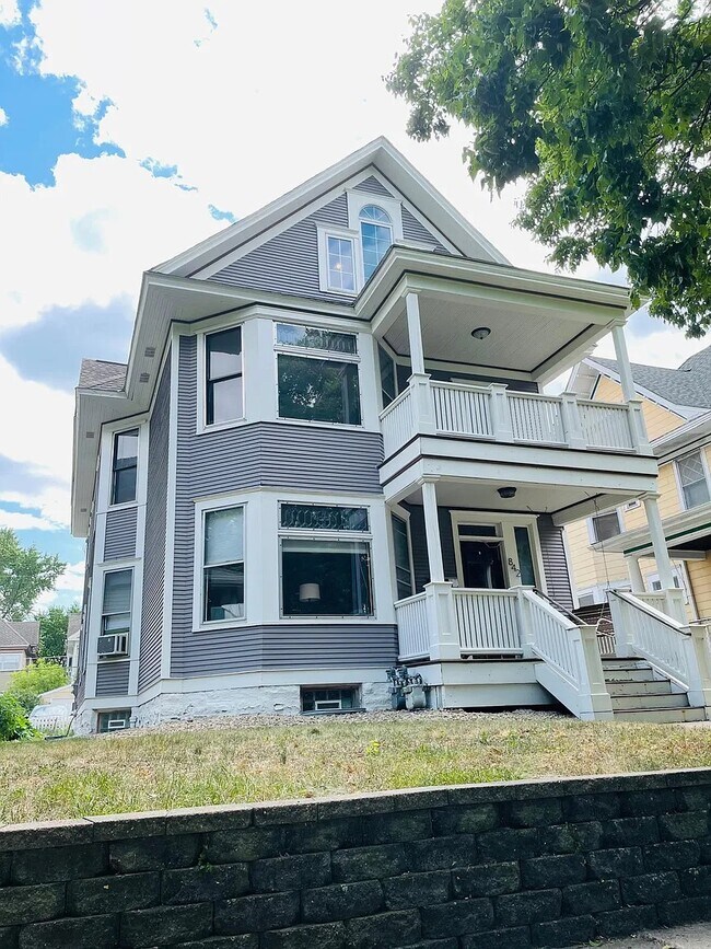 842 Ashland Ave Rentals in St. Paul, MN