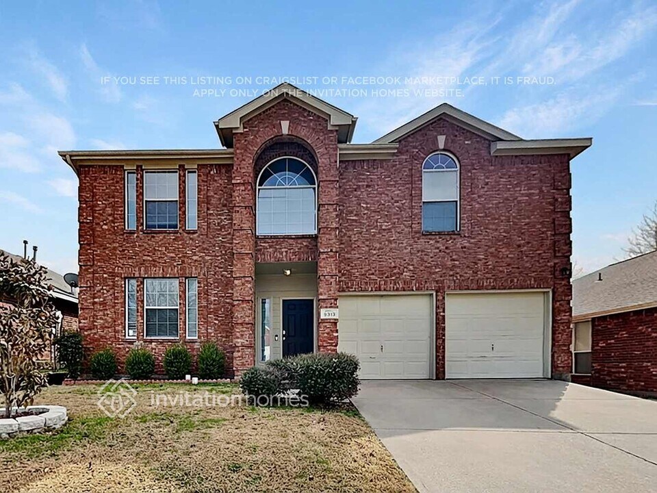 9313 Newport Ln in McKinney, TX - Foto de edificio