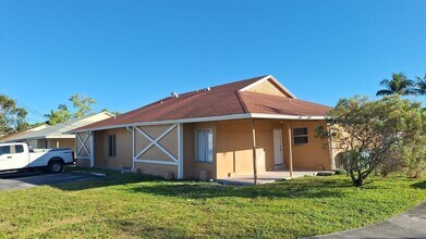 851 SW 8th St-Unit -853 in Hallandale Beach, FL - Building Photo - Building Photo