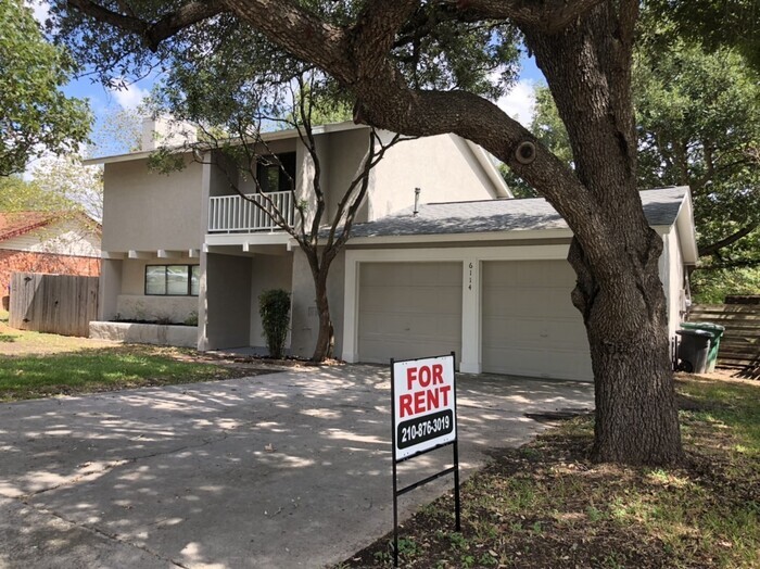 6114 Royal Creek in San Antonio, TX - Building Photo