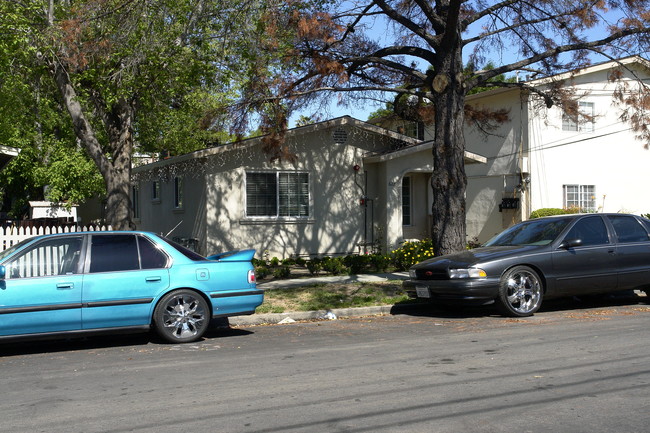 627 Pine St in Redwood City, CA - Building Photo - Building Photo