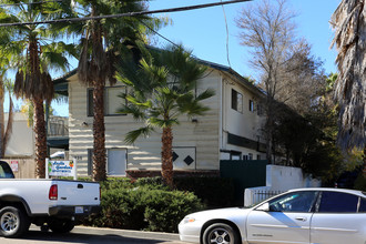 Leslie Gardens in El Cajon, CA - Building Photo - Building Photo