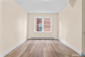 313 High St in New Britain, CT - Foto de edificio - Building Photo