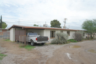 132-140 W Navajo Rd in Tucson, AZ - Building Photo - Building Photo