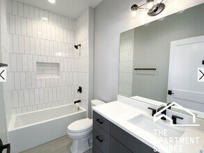 1050 W Cornelia Ave, Unit 4 in Chicago, IL - Foto de edificio - Building Photo