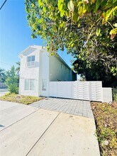 18395 SW 103rd Ct in Miami, FL - Building Photo - Building Photo