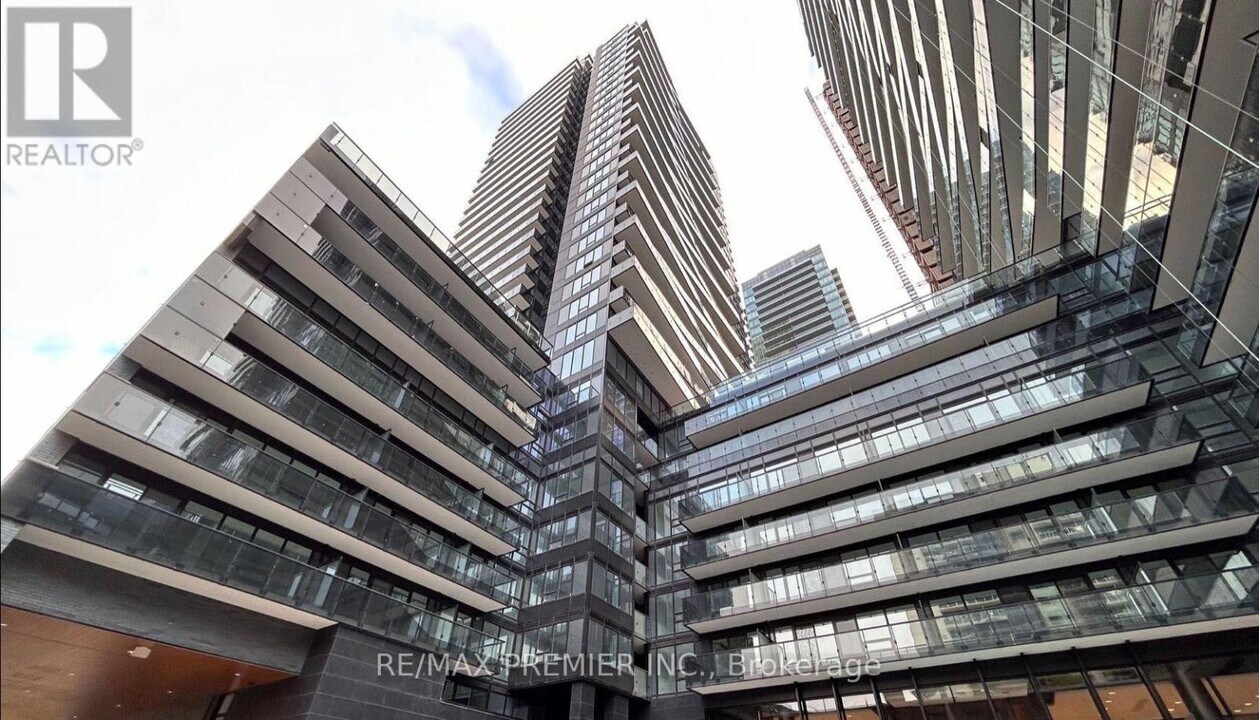 127-2127 Broadway Ave in Toronto, ON - Building Photo