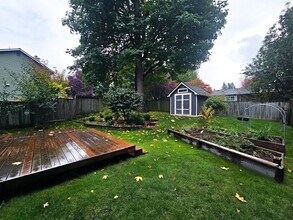 8015 NE 150th St in Kenmore, WA - Building Photo - Building Photo