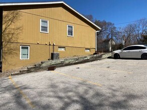 927 N Dodge St in Iowa City, IA - Building Photo - Building Photo