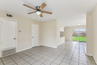 12483 Warfield Ave in Baton Rouge, LA - Building Photo - Building Photo