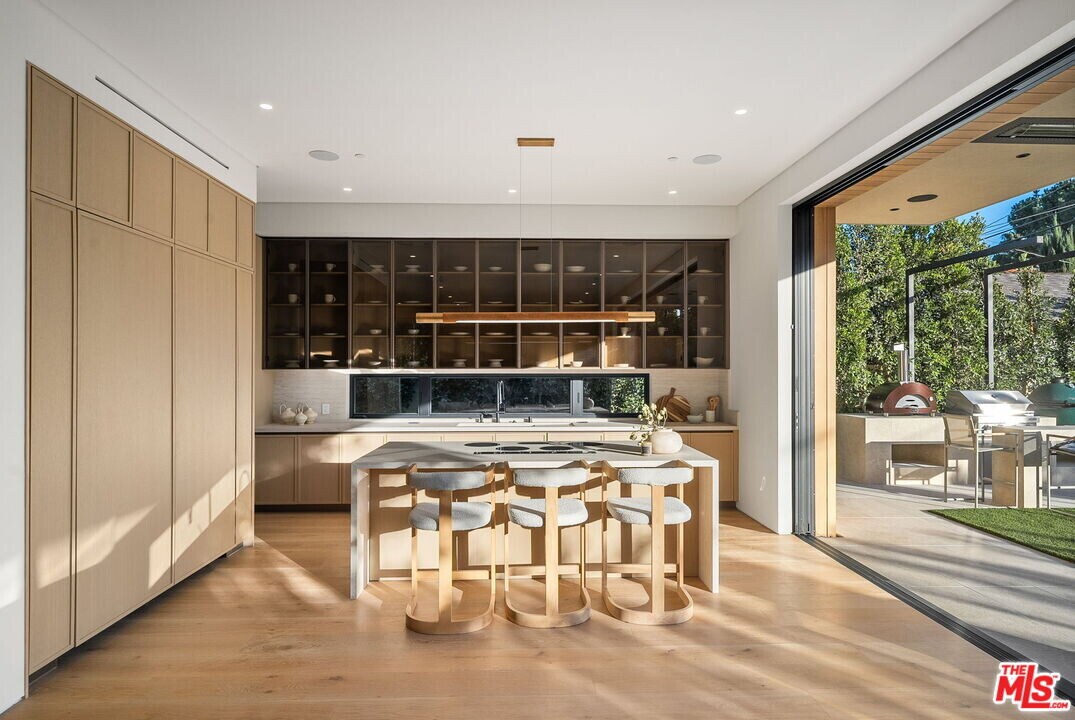 14758 Morrison St in Los Angeles, CA - Building Photo