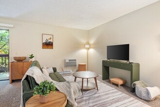 2348 S Vermont St in Portland, OR - Building Photo - Building Photo