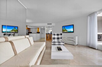 1717 N Bayshore Dr in Miami, FL - Building Photo - Building Photo