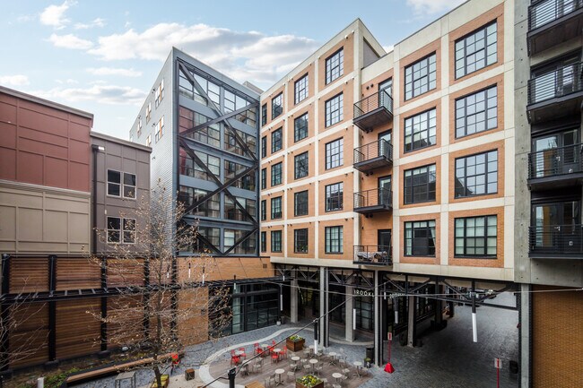 Judd and Weiler in Washington, DC - Foto de edificio - Building Photo