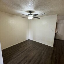 6901 Wentworth Dr in Austin, TX - Building Photo - Building Photo