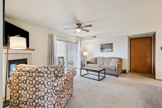 40 Zeller Crossing in North Liberty, IA - Building Photo - Building Photo