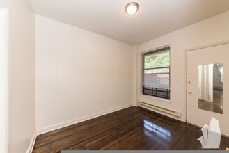 750 W Cornelia Ave in Chicago, IL - Building Photo - Building Photo