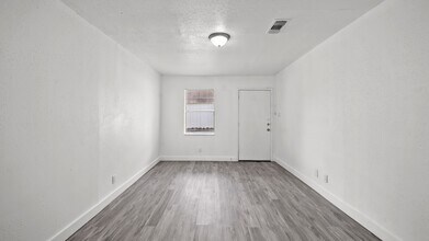 7819 Glass St in Houston, TX - Building Photo - Building Photo