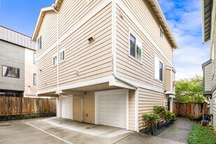 12032 28th Ave NE in Seattle, WA - Building Photo