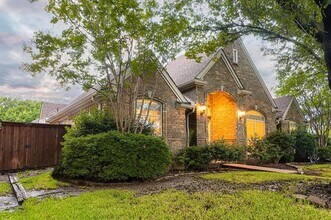 9611 E Oaks Ln in Irving, TX - Building Photo - Building Photo