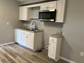 324 Front St, Unit D in Belvidere, NJ - Building Photo - Building Photo