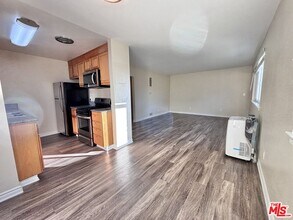 1800 N Alvarado St in Los Angeles, CA - Building Photo - Building Photo