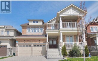 8 Farmhouse Crescent in Richmond Hill, ON - Building Photo