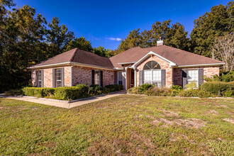 813 Magnolia Bayou Blvd in Ocean Springs, MS - Foto de edificio - Building Photo