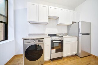 462 9th Ave in New York, NY - Building Photo - Building Photo