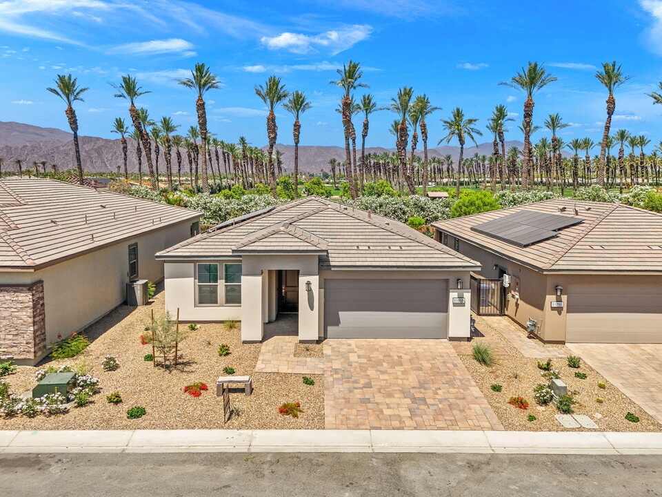 51805 Pinnacle Vis Dr in Indio, CA - Building Photo