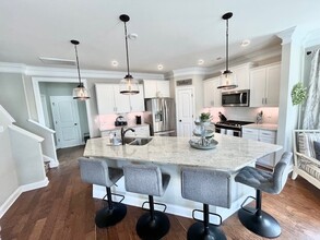 6212 Anise Cir in Moseley, VA - Foto de edificio - Building Photo