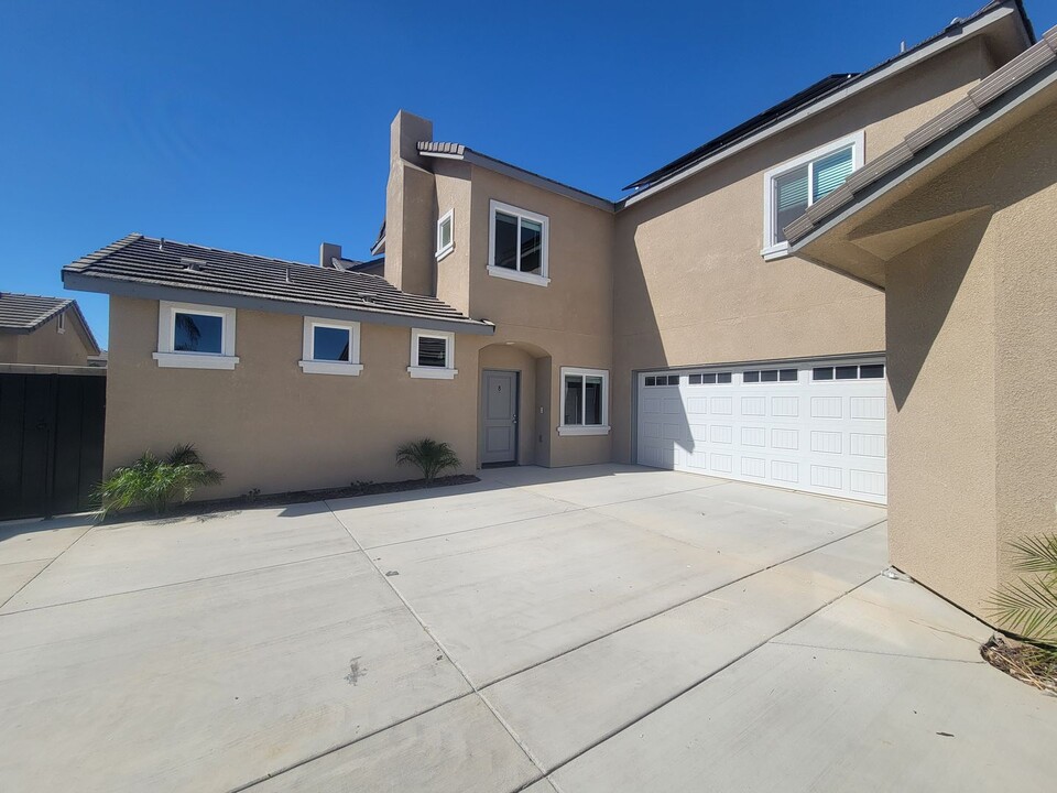 8305 Grandy St in Bakersfield, CA - Building Photo