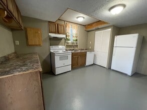 154 Creekwood Dr in Athens, GA - Building Photo - Building Photo