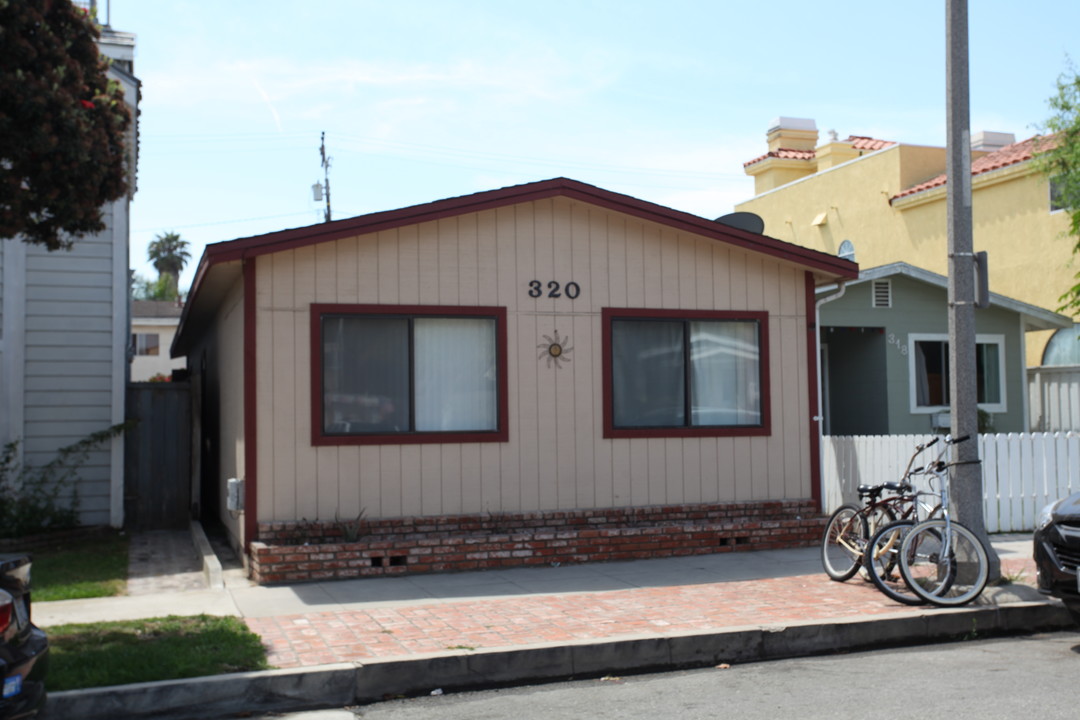 320 14th St in Huntington Beach, CA - Foto de edificio