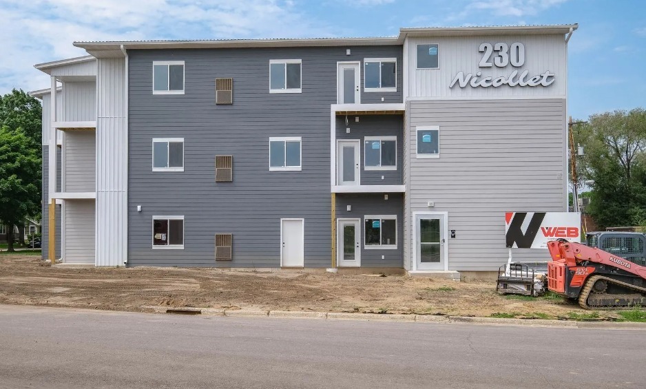 230 Nicollet in North Mankato, MN - Building Photo