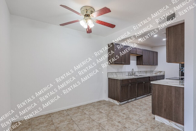 6058 W Golden Ln, Unit A346 in Glendale, AZ - Foto de edificio - Building Photo