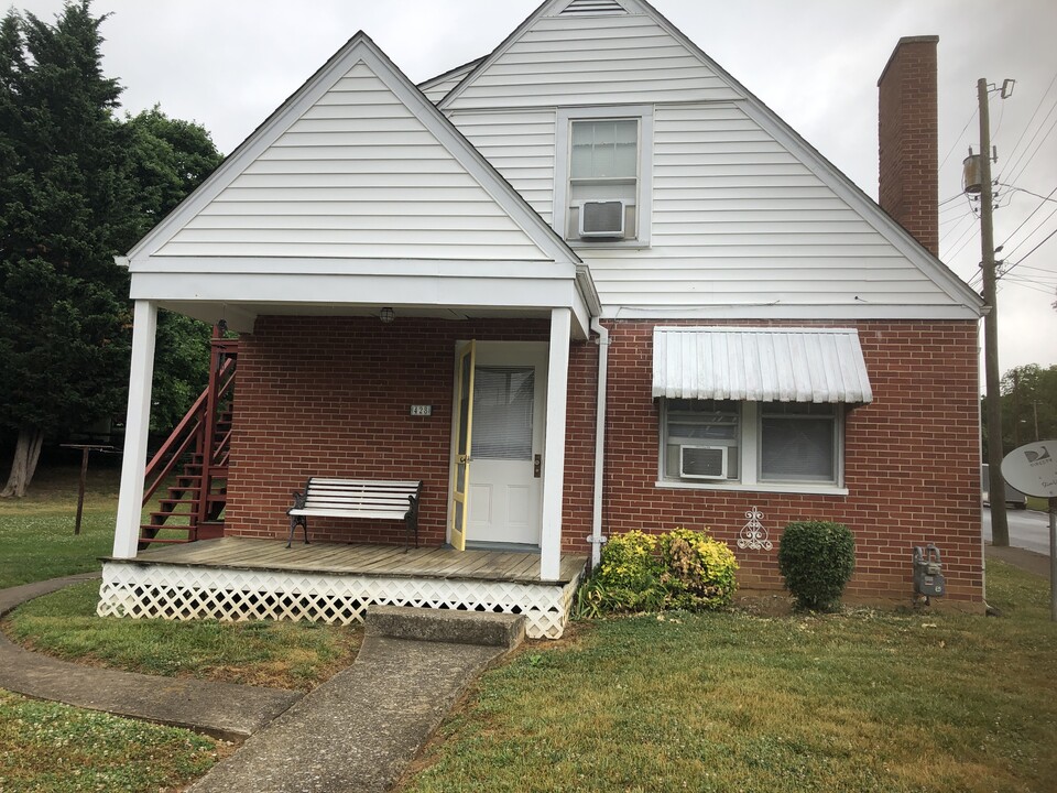 428 Benson St, Unit Number A in Staunton, VA - Foto de edificio