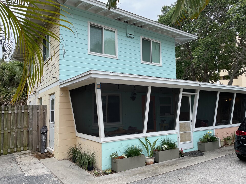 505 Barcelona Ave in Venice, FL - Building Photo