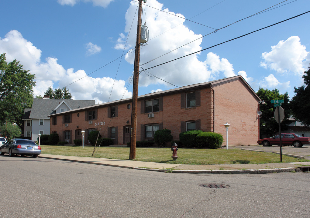 1400 Yale Ave NW in Canton, OH - Building Photo