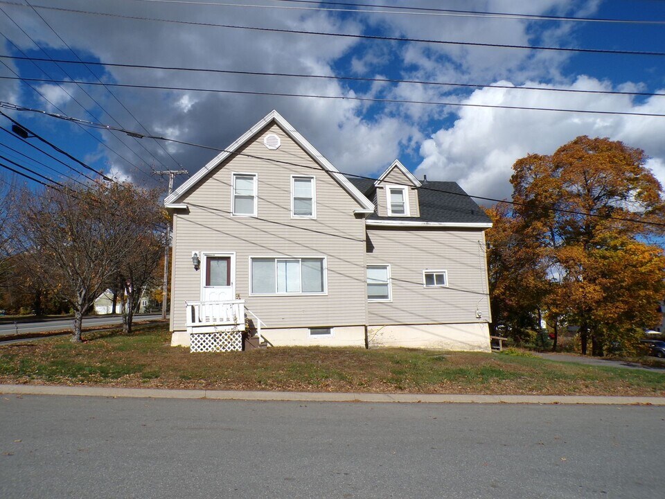 228 Main St in Orono, ME - Building Photo