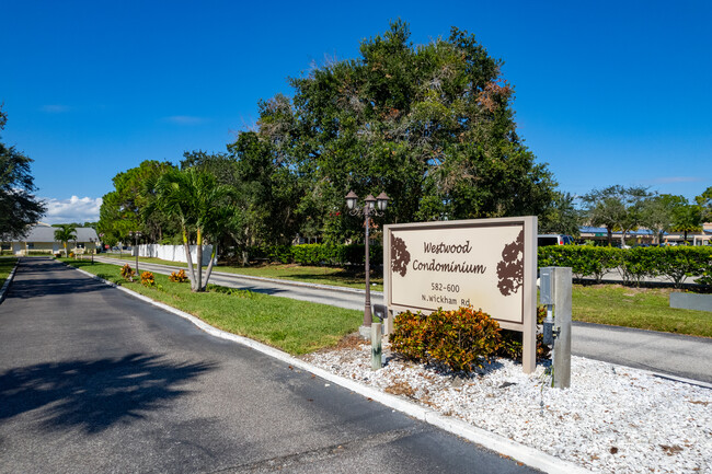 Westwood Condominiums in Melbourne, FL - Foto de edificio - Building Photo