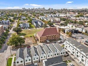 2409 Webster St in Houston, TX - Building Photo - Building Photo