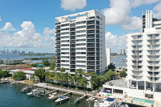 Blue Bay Tower in North Bay Village, FL - Building Photo - Building Photo