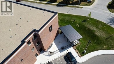 3180 Meadowbrook Ln in Windsor, ON - Building Photo - Building Photo