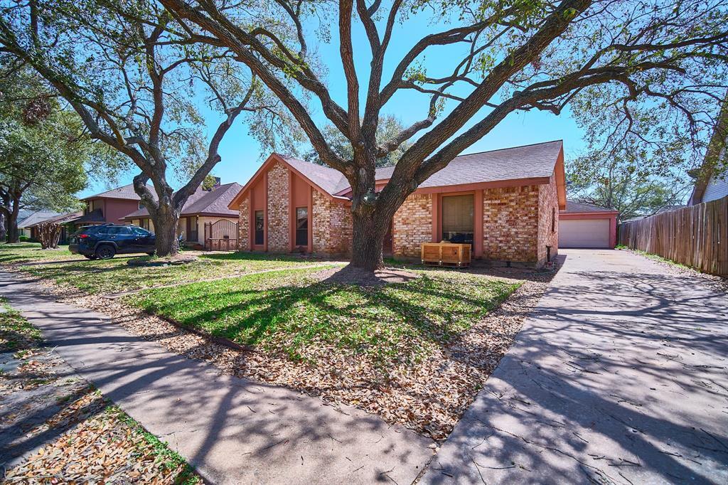 14835 Delbarton Dr in Houston, TX - Building Photo
