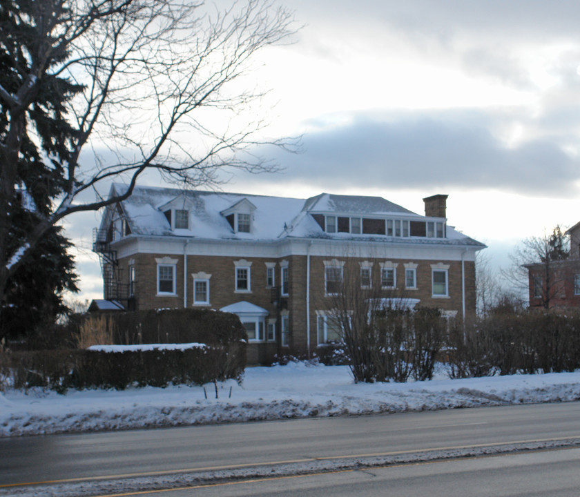 1050 Lake Ave in Rochester, NY - Building Photo