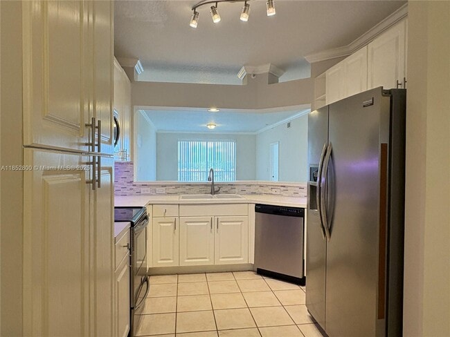 10730 NW 66th St in Doral, FL - Building Photo - Building Photo