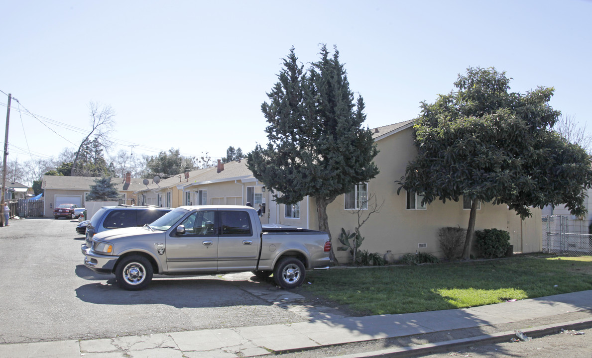 383 Smalley Ave in Hayward, CA - Building Photo