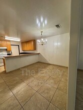 413 N Park St in Visalia, CA - Building Photo - Building Photo